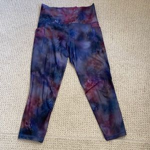 Athleta stash pocket capris Size S Buttery soft!